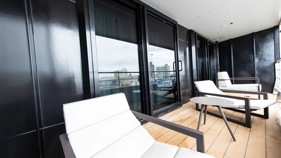 Quark Expeditions World Explorer Deluxe Suite Suite 534 (3)