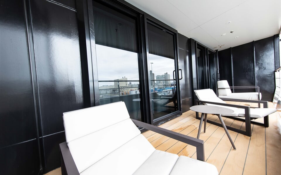 Quark Expeditions World Explorer Deluxe Suite Suite 534 (3)