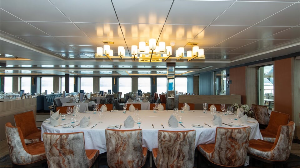 Quark Expeditions World Explorer Restaurant (10)
