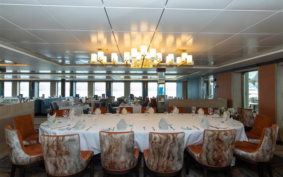 Quark Expeditions World Explorer Restaurant (10)