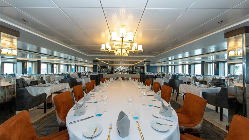 Quark Expeditions World Explorer Restaurant (5)