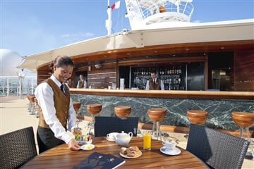 Pohodlí při plavbě a výhled z desítek restaurací na palubě