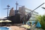 Pirátská loď v hotelu Kotva