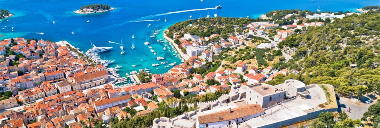 About Jelsa Hvar middle 1 resize 2160 1440 1024x683
