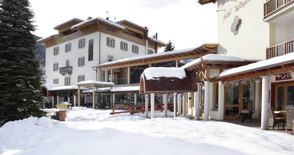 Esterno (2)