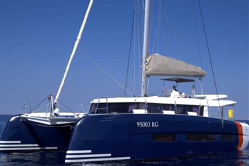 Dufour Catamaran 48 - UNO - BLUE HULL, AC+GEN., UNDERWATER LIGHTS