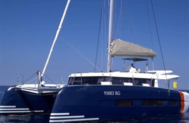 Dufour Catamaran 48 - SHU - BLUE HULL, AC+GEN., UNDERWATER LIGHTS