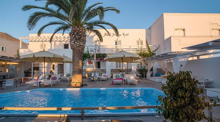 Hotel Beach Boutique: fotografie vybavení exteriérů a interiérů ubytování.