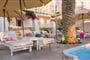 Hotel Beach Boutique: fotografie vybavení exteriérů a interiérů ubytování.