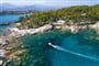 Členité pobřeží resortu s plážičkami, Arbatax, Sardinie