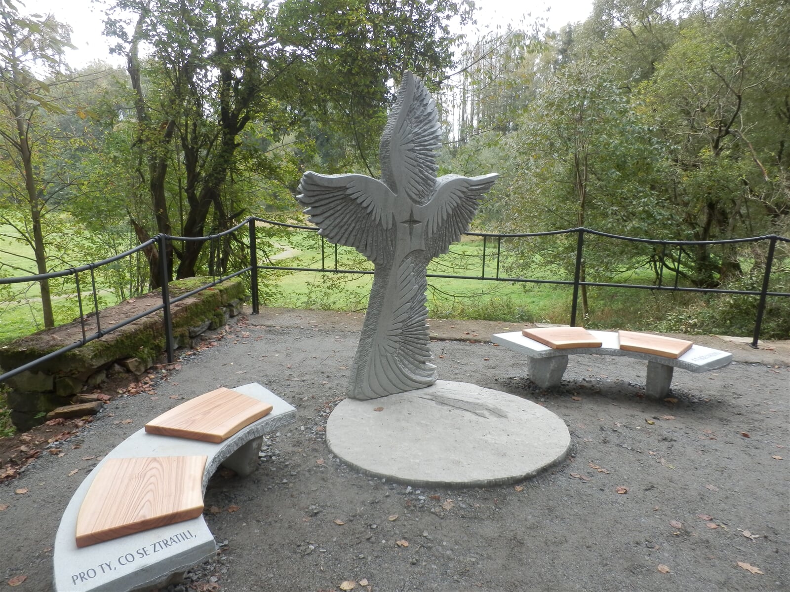 Radomír Dvořák (zábradlí Jan Schwarz): Andělský kříž, 240 cm