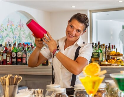 Hotelový bar, Pula, Sardinie