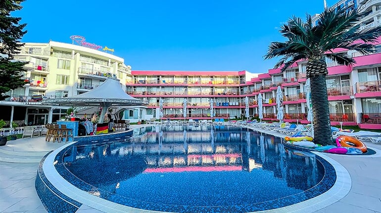 Flamingo-beach-hotel-2