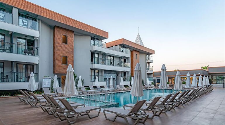 Hotel Side Amour: fotografie vybavení exteriérů a interiérů ubytování.