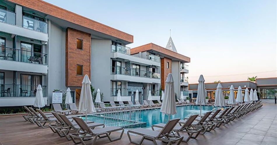 Hotel Side Amour: fotografie vybavení exteriérů a interiérů ubytování.