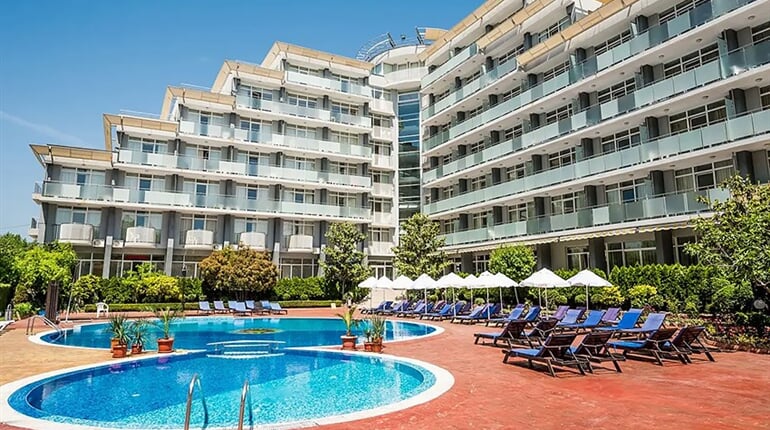 Hotel Perla: fotografie vybavení exteriérů a interiérů ubytování.