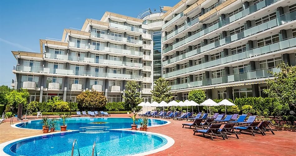 Hotel Perla: fotografie vybavení exteriérů a interiérů ubytování.