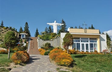 Oravský hrad a Socha Ježíše Krista v obci Klin