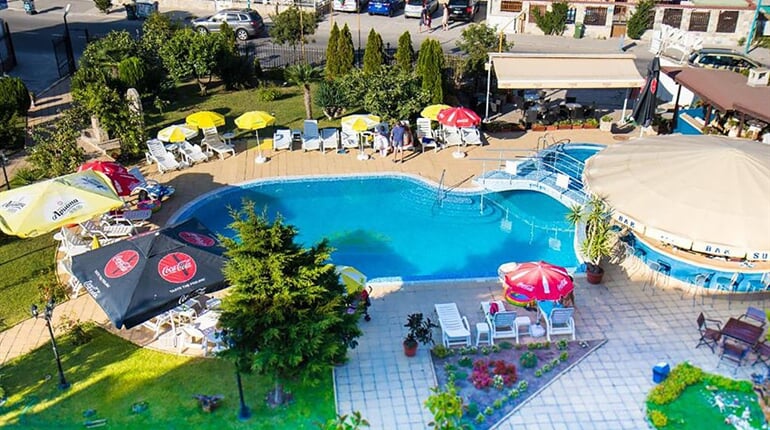 Hotel Sunny: fotografie vybavení exteriérů a interiérů ubytování.