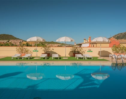 Bazén, Villasimius, Sardinie