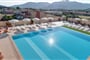 Bazén a pohled do okolí residence, Villasimius, Sardinie