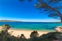 Pláž Cala dei Ginepri, Baja Sardinia, Sardinie