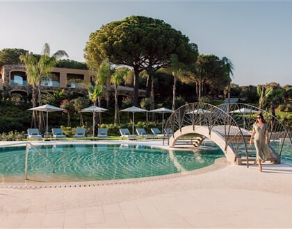 Bazén Spazio Pool, Baja Sardinia, Sardinie