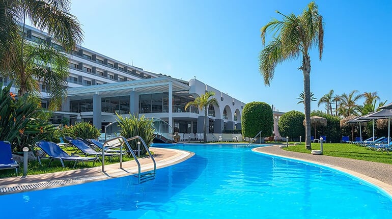 Hotel Oceanis Beach: fotografie vybavení exteriérů a interiérů ubytování.