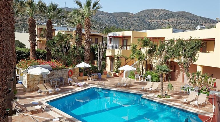 Aparthotel Latania: fotografie vybavení exteriérů a interiérů ubytování.