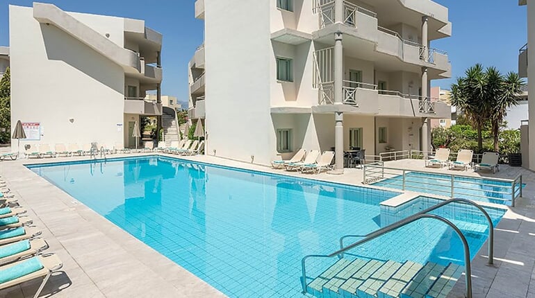 Hotel Summer Beach: fotografie vybavení exteriérů a interiérů ubytování.