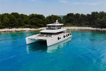 Lagoon 630 Powercat - ÄGIR (s posádkou)