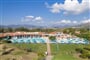 Pohled na resort z dronu, Agrustos, Sardinie
