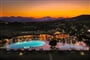 Večerní pohled na hotel, Agrustos, Budoni