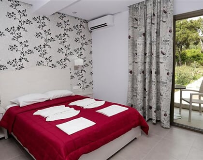 Hotel Akti: fotografie vybavení exteriérů a interiérů ubytování.