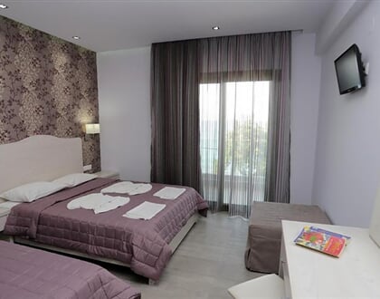 Hotel Akti: fotografie vybavení exteriérů a interiérů ubytování.