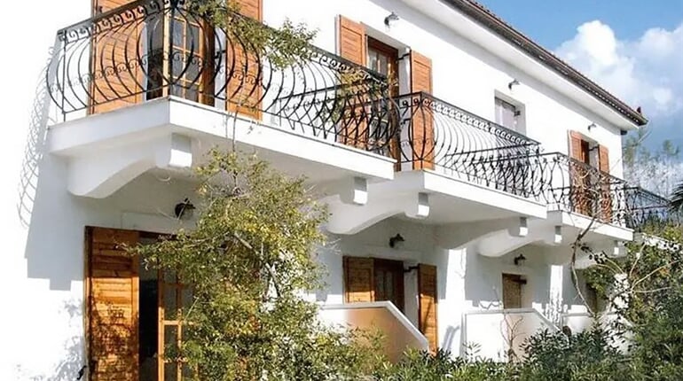 Studia Vasso: fotografie vybavení exteriérů a interiérů ubytování.