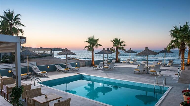 Hotel Compass Stalis Beach: fotografie vybavení exteriérů a interiérů ubytování.