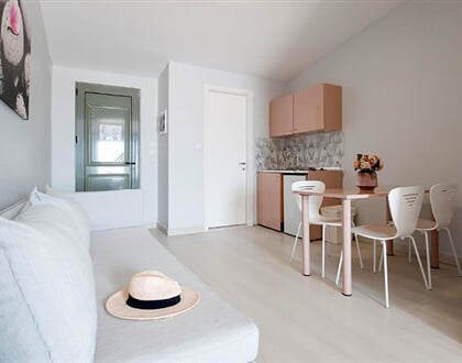 Aparthotel Sunrise Village: fotografie vybavení exteriérů a interiérů ubytování.