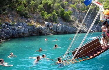 plavba plachetnicí s posádkou - Turecká riviéra - Fethiye / Göcek - FB