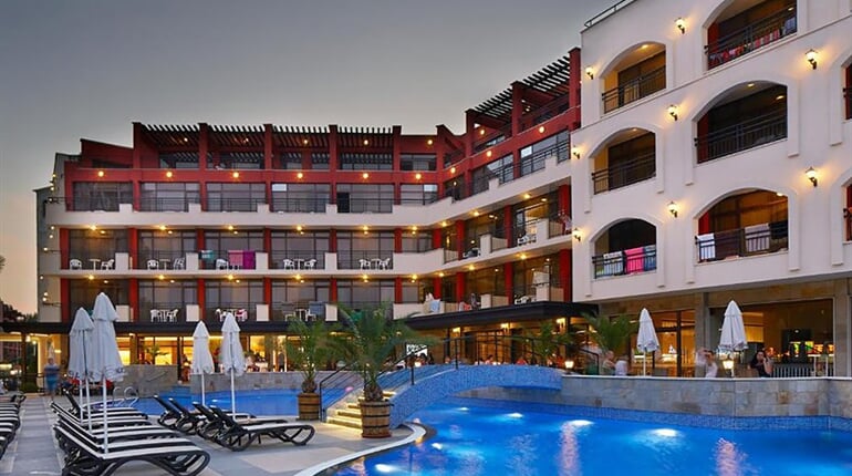 Hotel Nobel: fotografie vybavení exteriérů a interiérů ubytování.