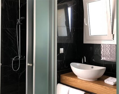 Theros-Stylish-Suites-13