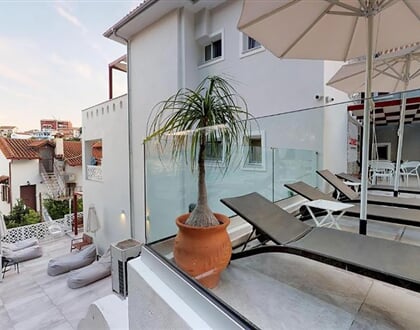 Theros-Stylish-Suites-3