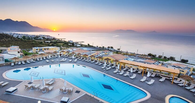 Grand-Blue-Beach-Hotel-2