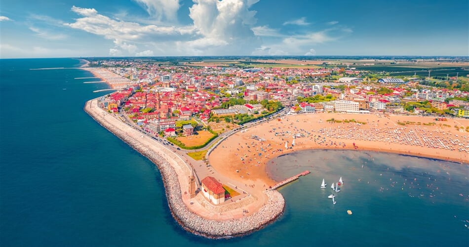 IT_Caorle_mesto_plaz_letecka
