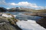 Švýcarsko - Grimselpass a na něm jezero Totensee na rozvodí Severního a Středozem. moře