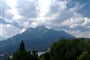 Švýcarsko - hora Pilatus se tyčí vysoko nad Lucernem až do výšky 2.128 metrů