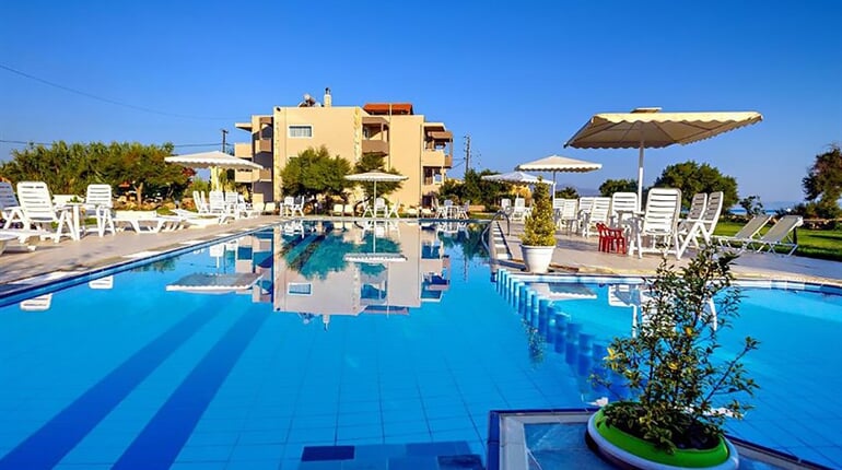 Aparthotel Matzi: fotografie vybavení exteriérů a interiérů ubytování.