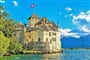 Ženevské jezero - vodní hrad Chillon ve Švýcarsku