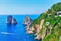 Pobřeží na ostrově Capri - poznávací zájezdy do Itálie
