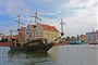 Loď v gdaňském přístavu